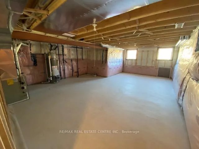 Photo 12 of 34 Pondcliffe Drive, Kitchener — HOMEH
