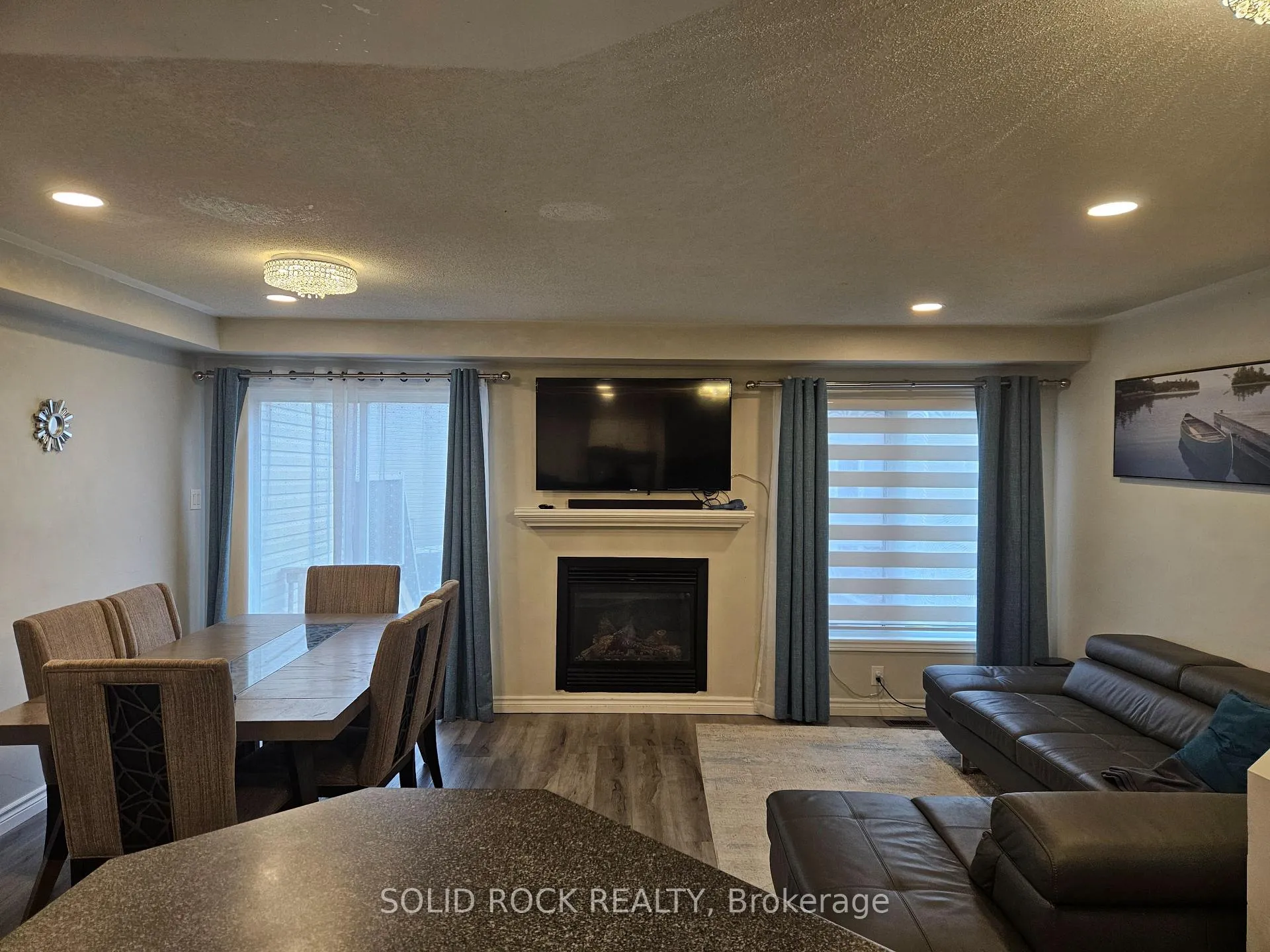 Photo 3 of 255 Catamount Court, Ottawa, Kanata - Emerald Meadows/Trailwest — HOMEH