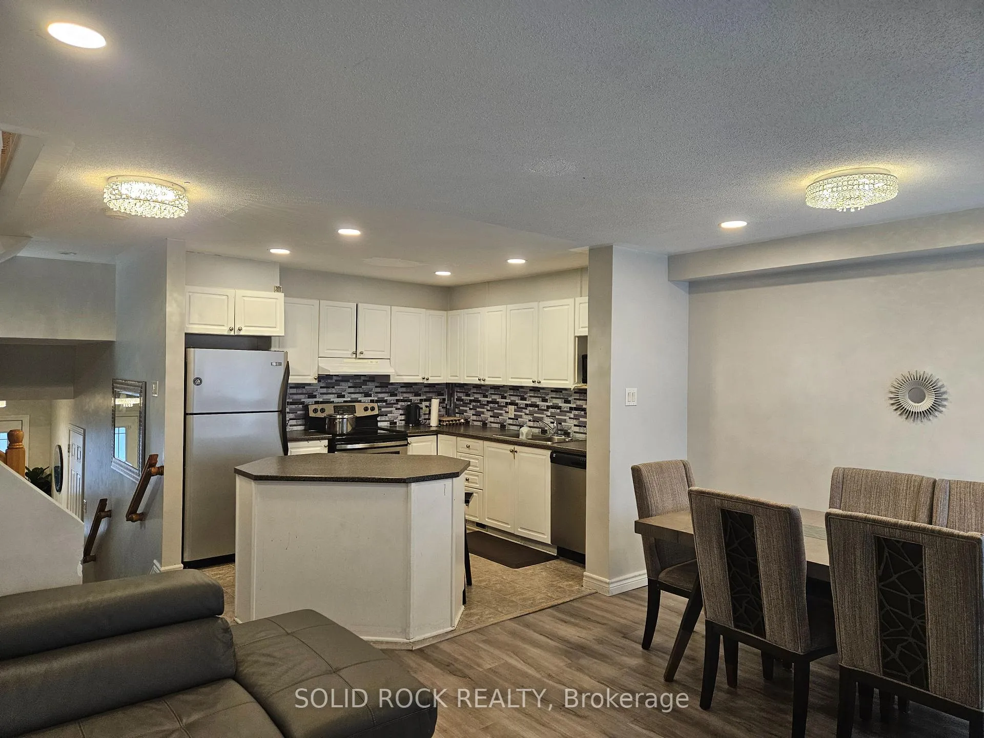 Photo 7 of 255 Catamount Court, Ottawa, Kanata - Emerald Meadows/Trailwest — HOMEH