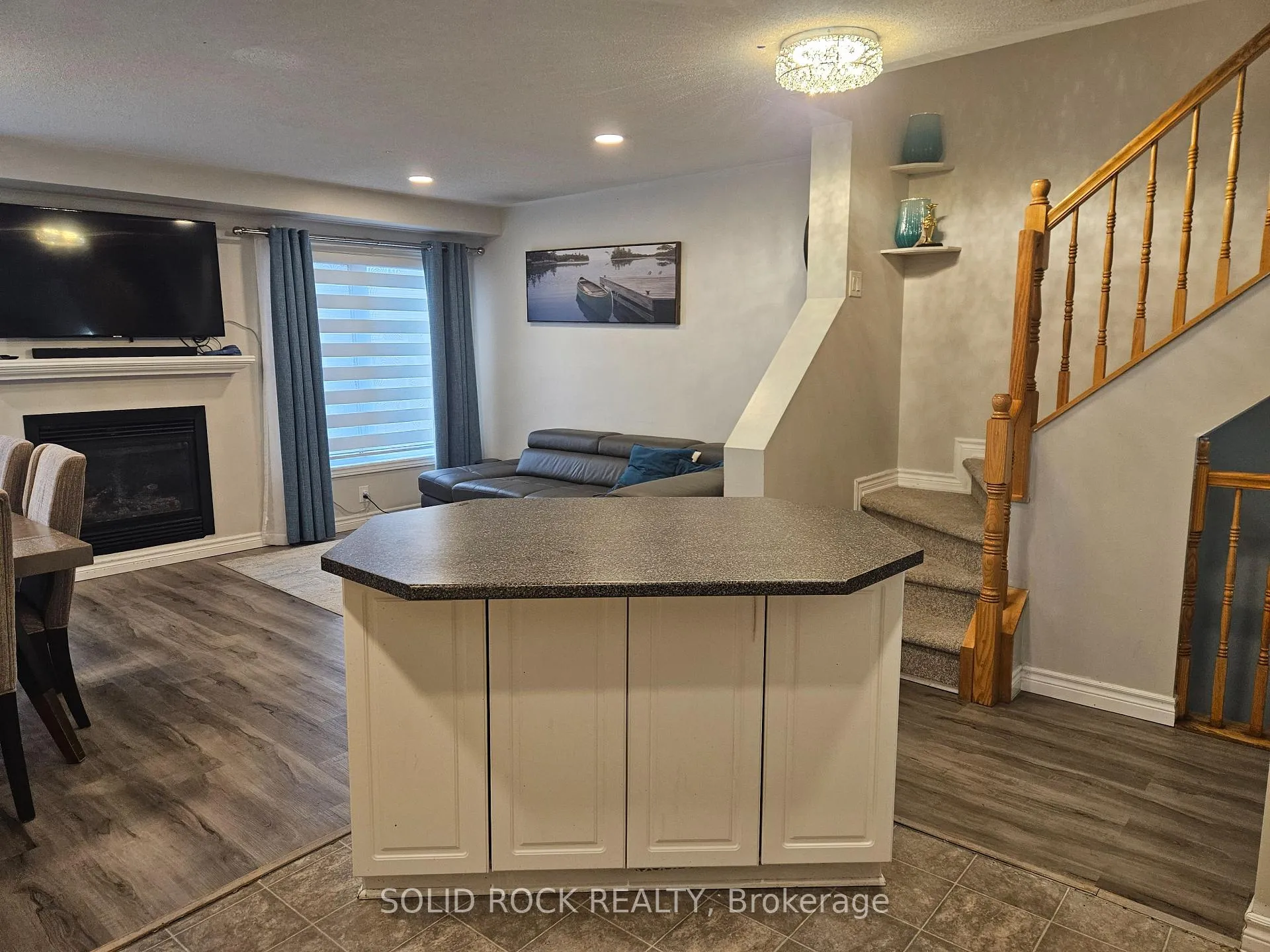 Photo 8 of 255 Catamount Court, Ottawa, Kanata - Emerald Meadows/Trailwest — HOMEH