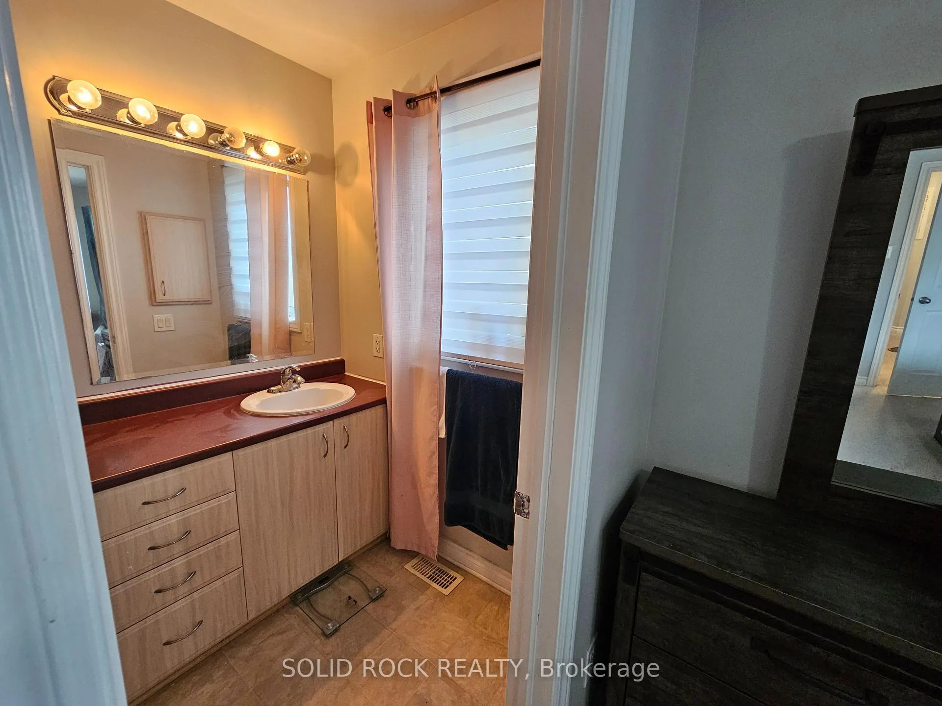 Photo 13 of 255 Catamount Court, Ottawa, Kanata - Emerald Meadows/Trailwest — HOMEH