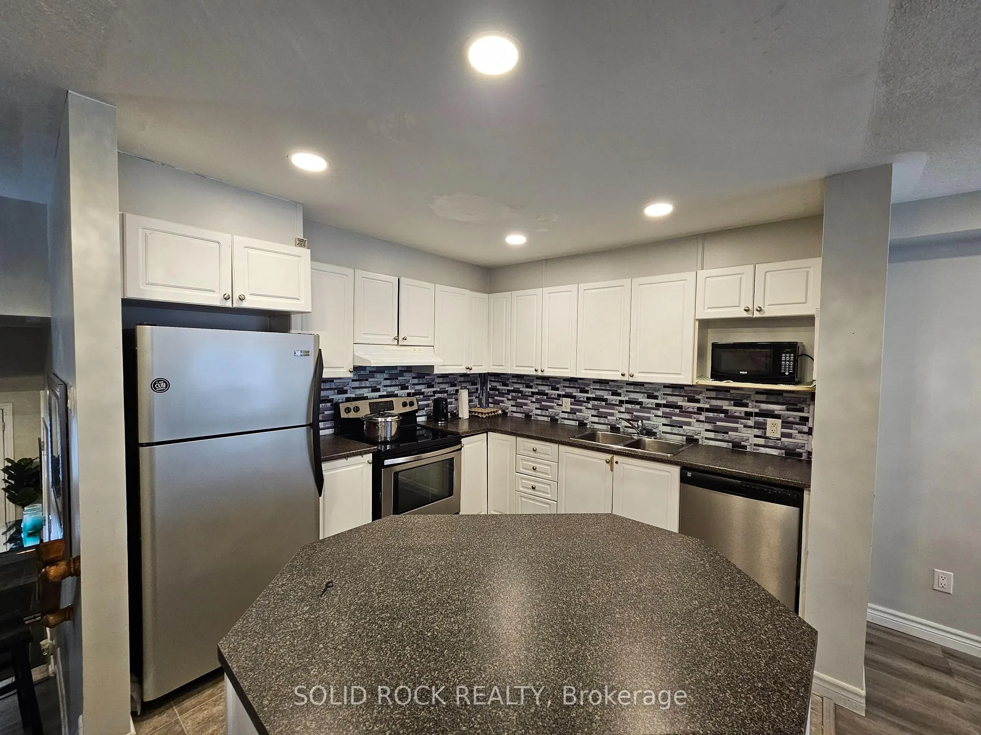 Photo 16 of 255 Catamount Court, Ottawa, Kanata - Emerald Meadows/Trailwest — HOMEH