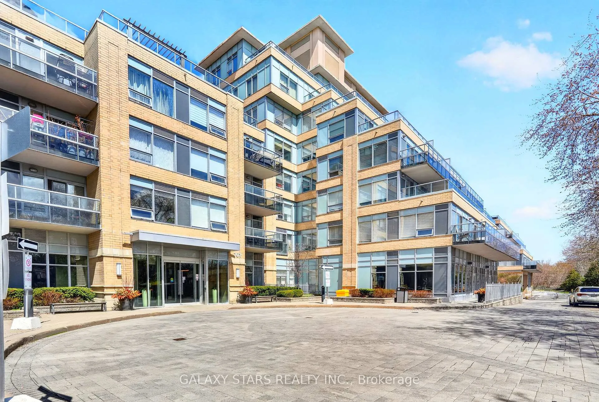Front of Unit 323, 701 Sheppard Avenue W