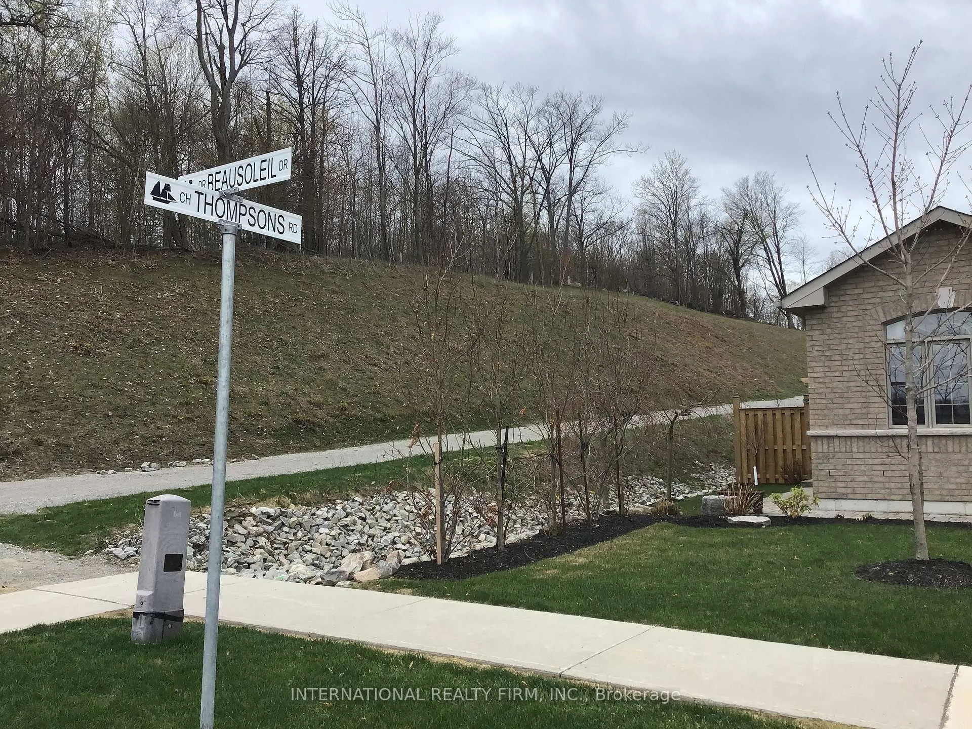 Photo 2 of 49 Beausoleil Drive, Penetanguishene — HOMEH