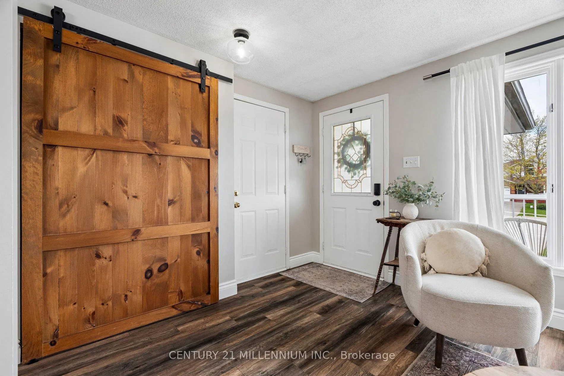 Photo 4 of 56 Pheasant Court, Orangeville — HOMEH