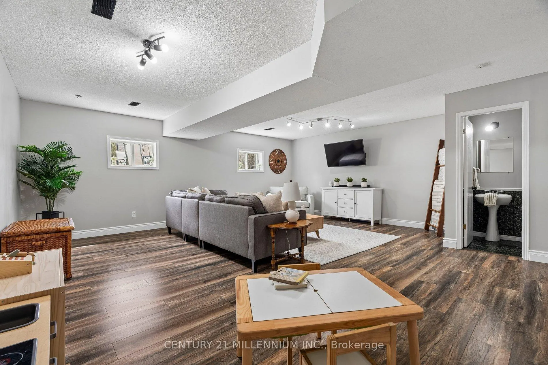 Photo 32 of 56 Pheasant Court, Orangeville — HOMEH