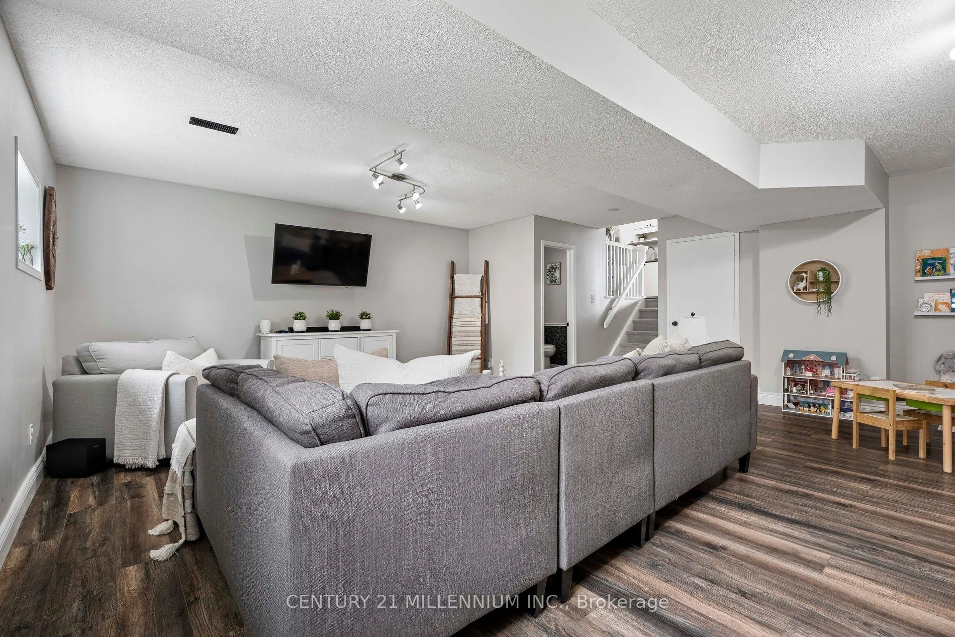 Photo 33 of 56 Pheasant Court, Orangeville — HOMEH
