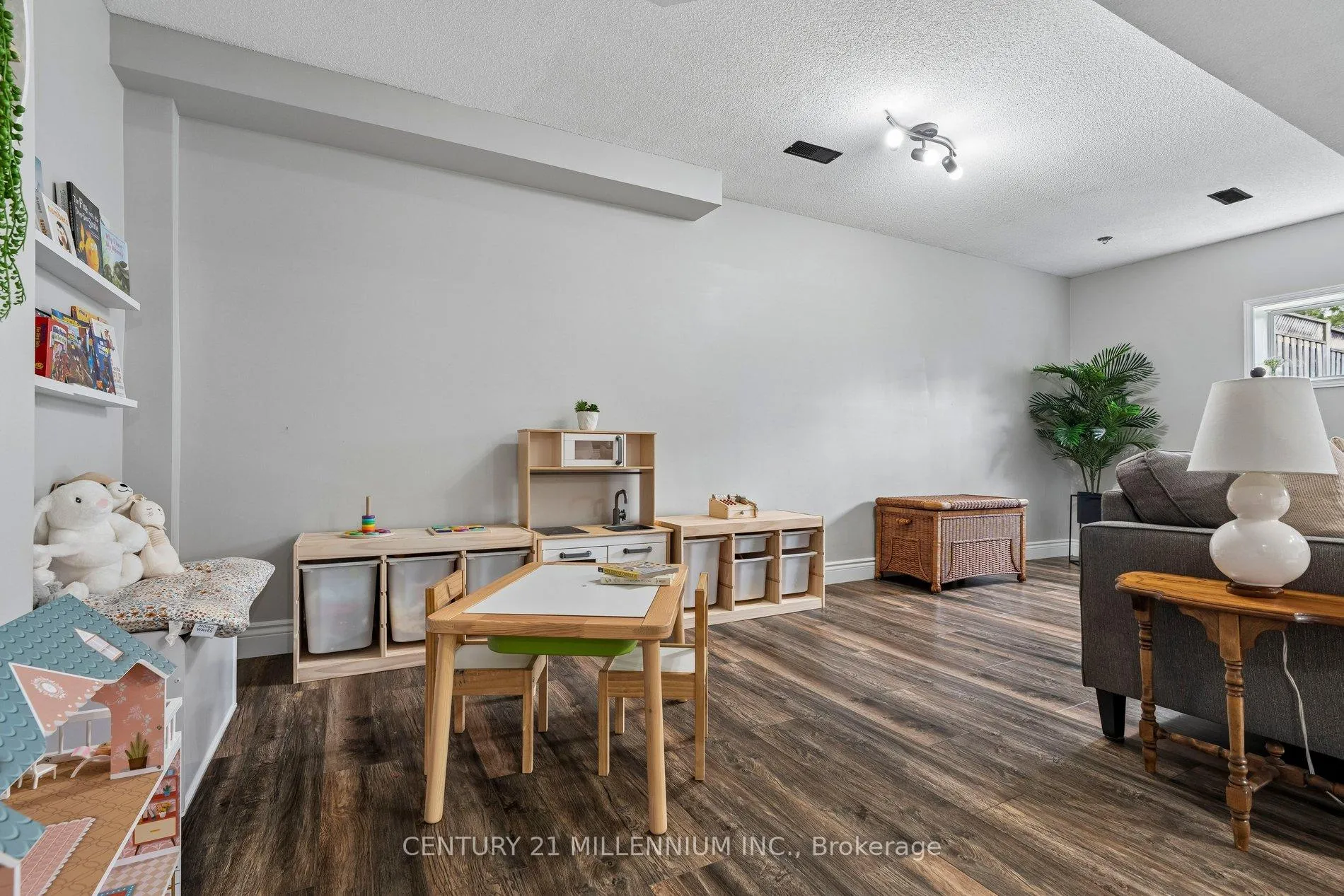 Photo 39 of 56 Pheasant Court, Orangeville — HOMEH
