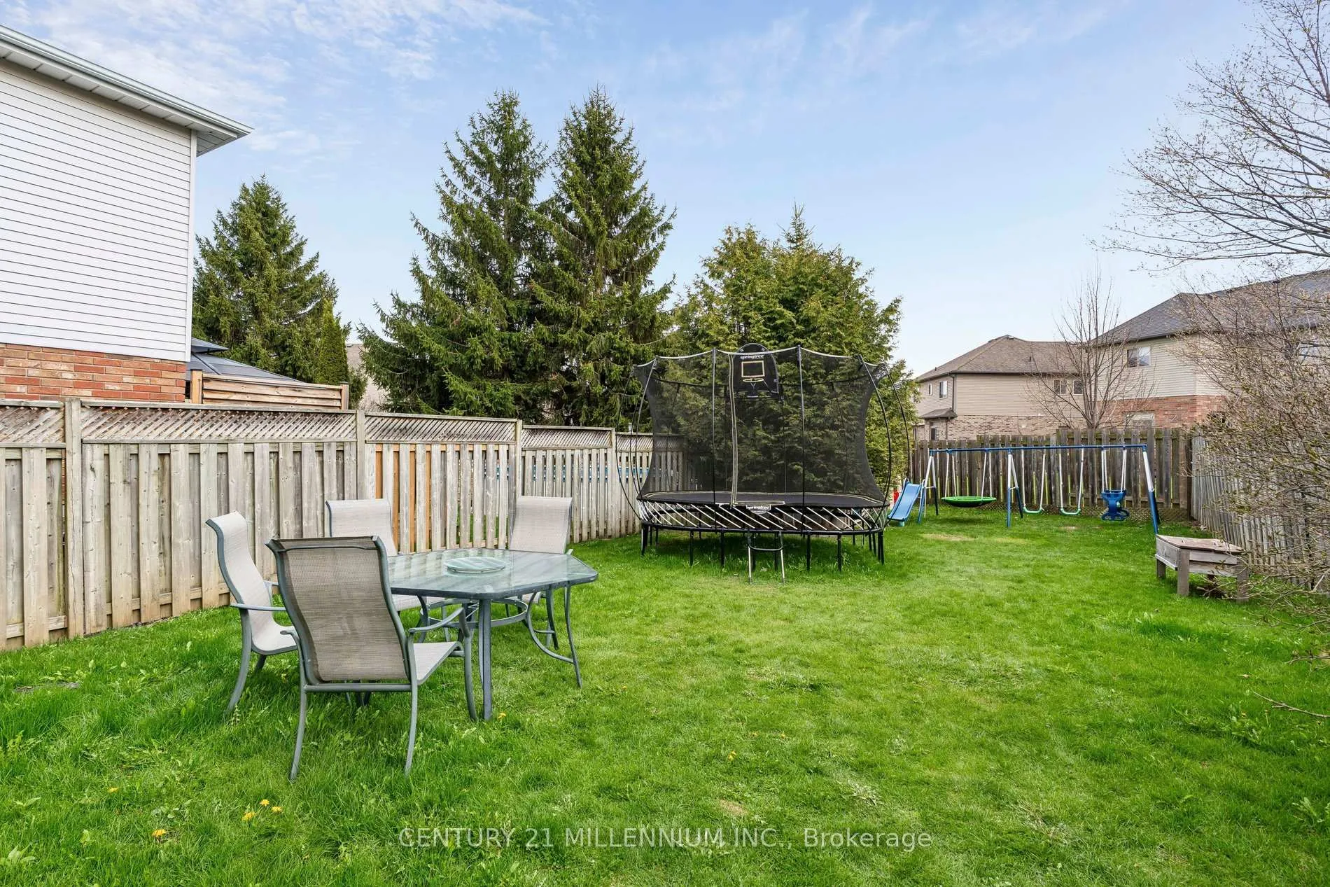 Photo 45 of 56 Pheasant Court, Orangeville — HOMEH