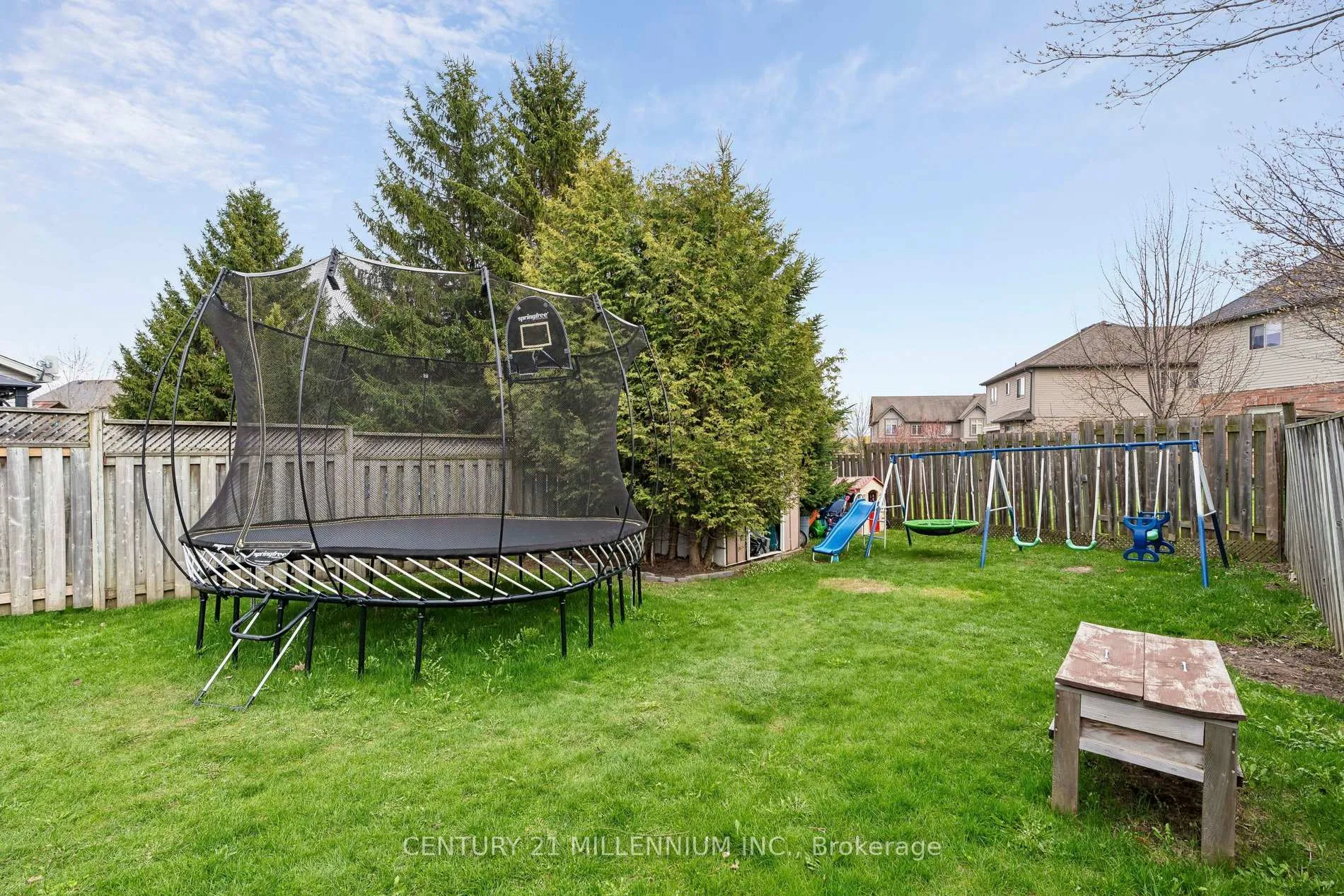 Photo 46 of 56 Pheasant Court, Orangeville — HOMEH
