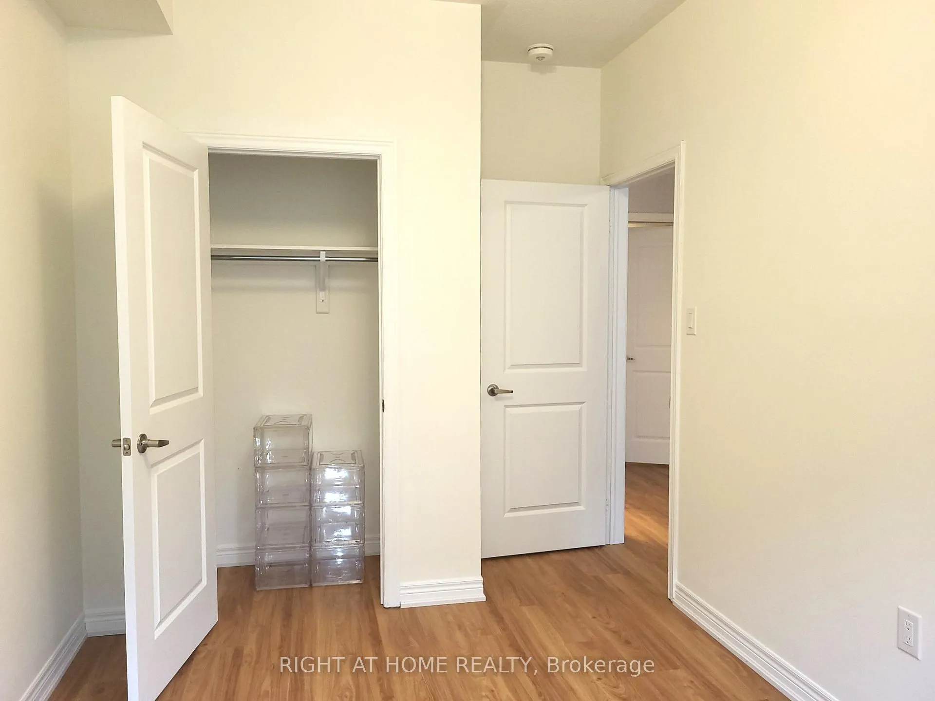 Photo 2 of 56 Singhampton Road, Vaughan, Kleinburg — HOMEH