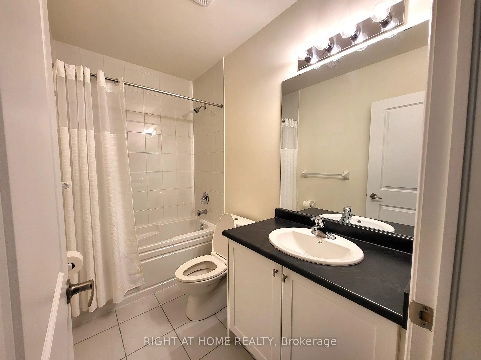Photo 11 of 56 Singhampton Road, Vaughan, Kleinburg — HOMEH