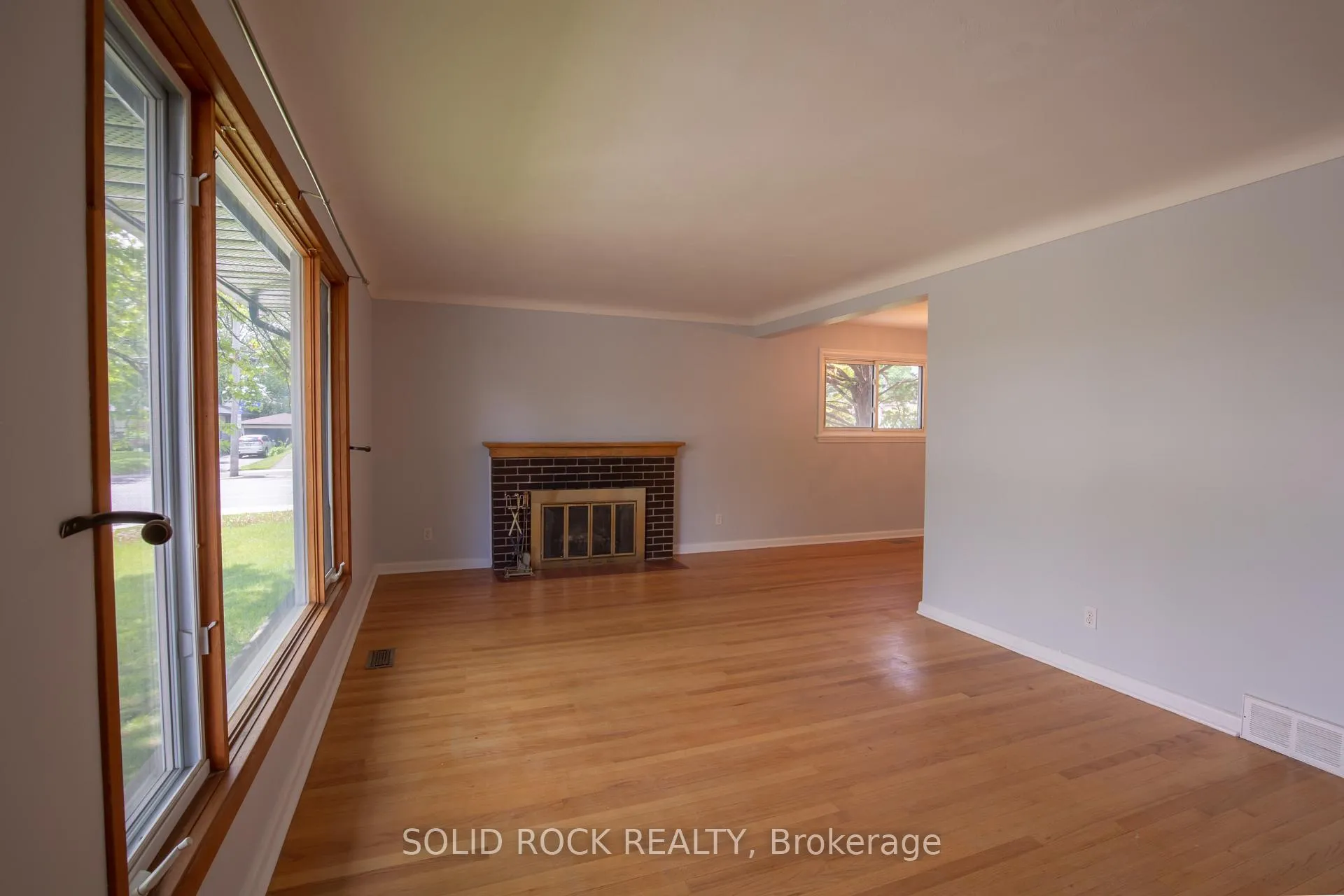 Photo 4 of Unit unit 1, 2763 Kelly Avenue, Ottawa, Queensway Terrace North — HOMEH