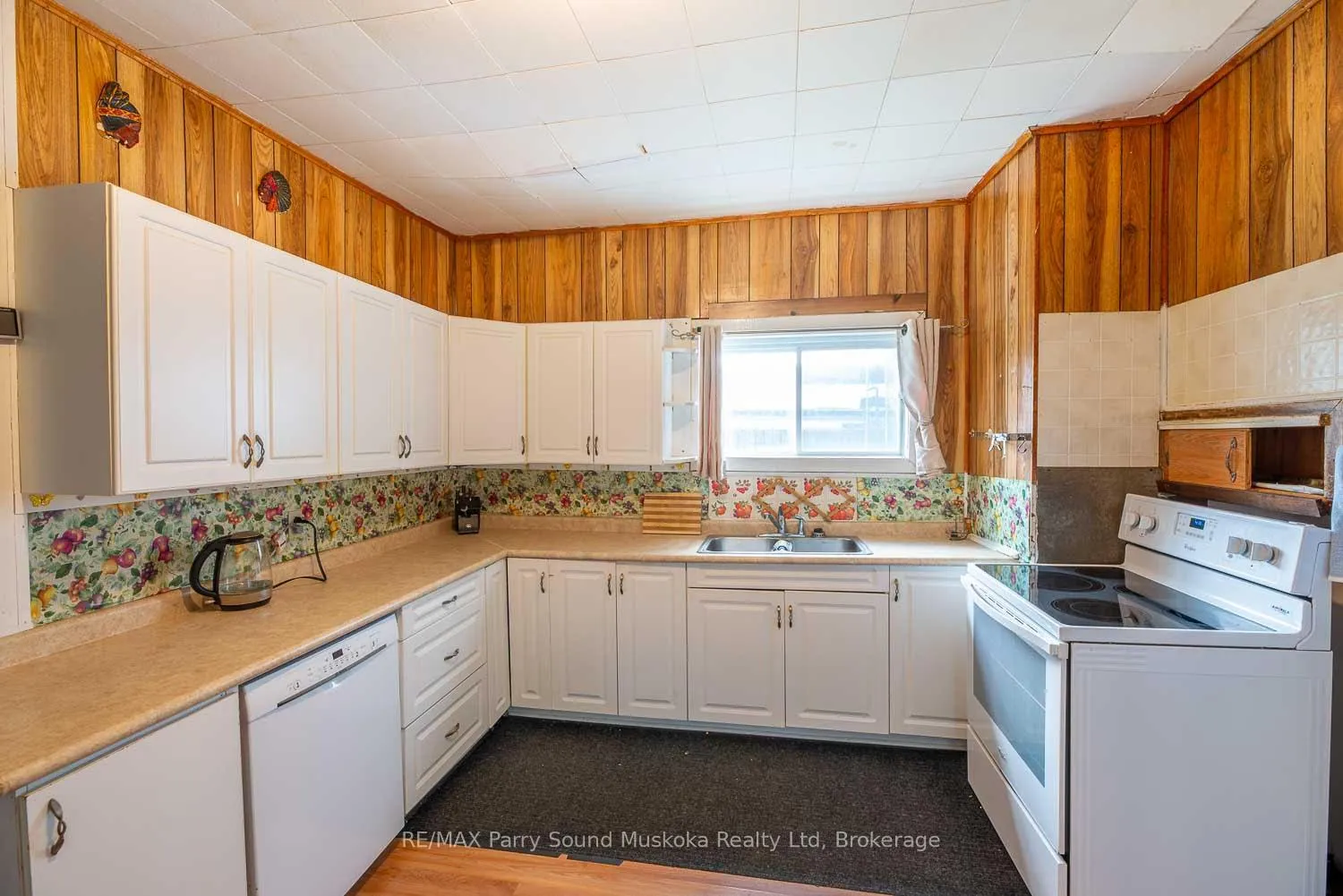 Photo 3 of 130 Queen Street, Burk's Falls — HOMEH