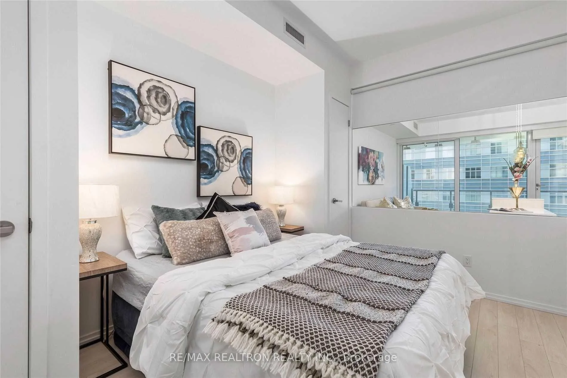 Photo 14 of Unit 1603, 197 Yonge Street, Toronto, Church-Yonge Corridor — HOMEH