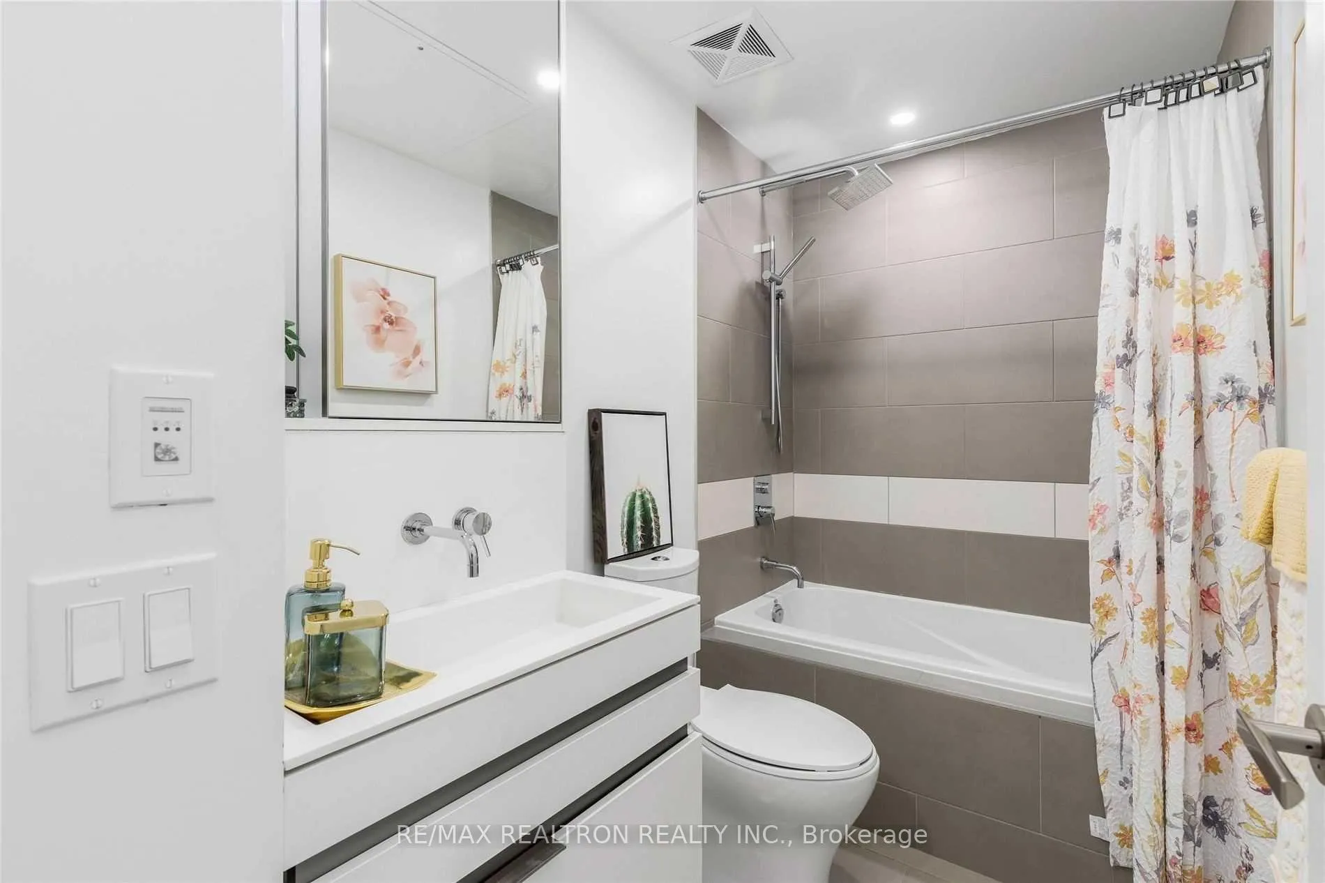 Photo 19 of Unit 1603, 197 Yonge Street, Toronto, Church-Yonge Corridor — HOMEH