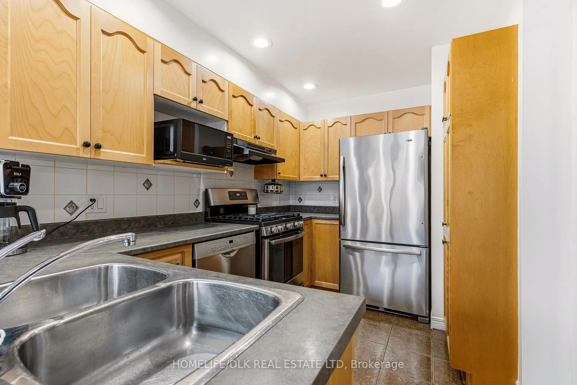 Photo 12 of 59 Saddlesmith Circle, Ottawa, Kanata - Emerald Meadows/Trailwest — HOMEH