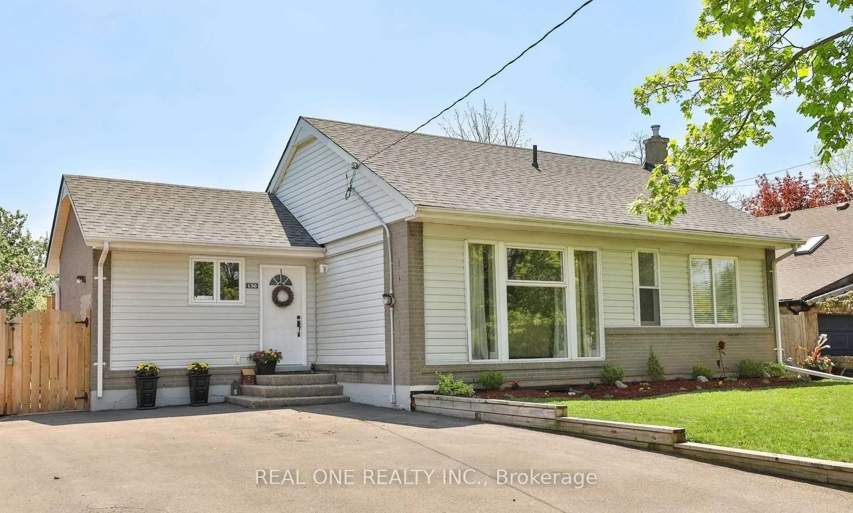 Photo 2 of 130 Mayfield Drive, Oakville, College Park — HOMEH
