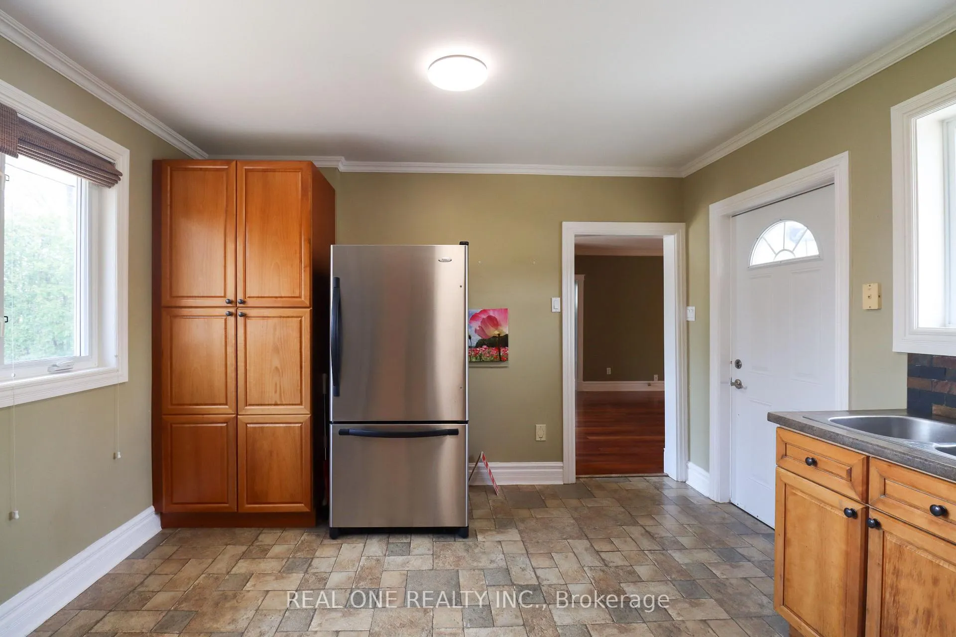 Photo 6 of 130 Mayfield Drive, Oakville, College Park — HOMEH
