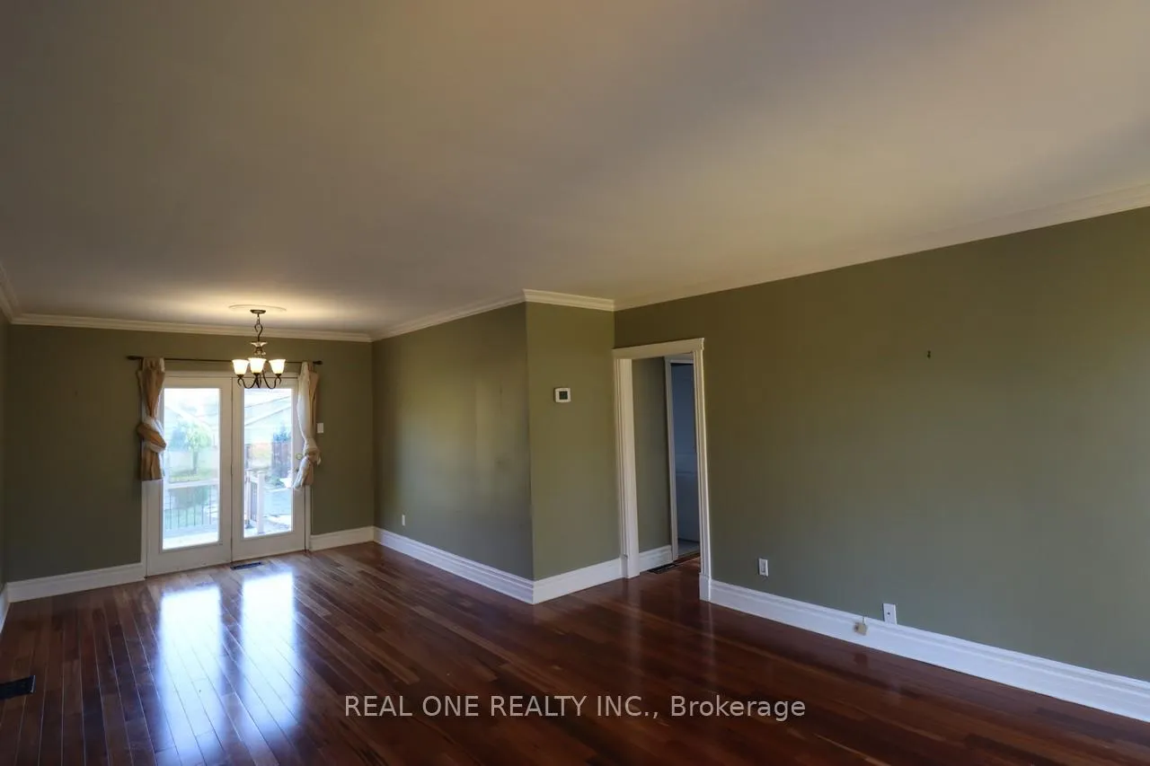 Photo 9 of 130 Mayfield Drive, Oakville, College Park — HOMEH