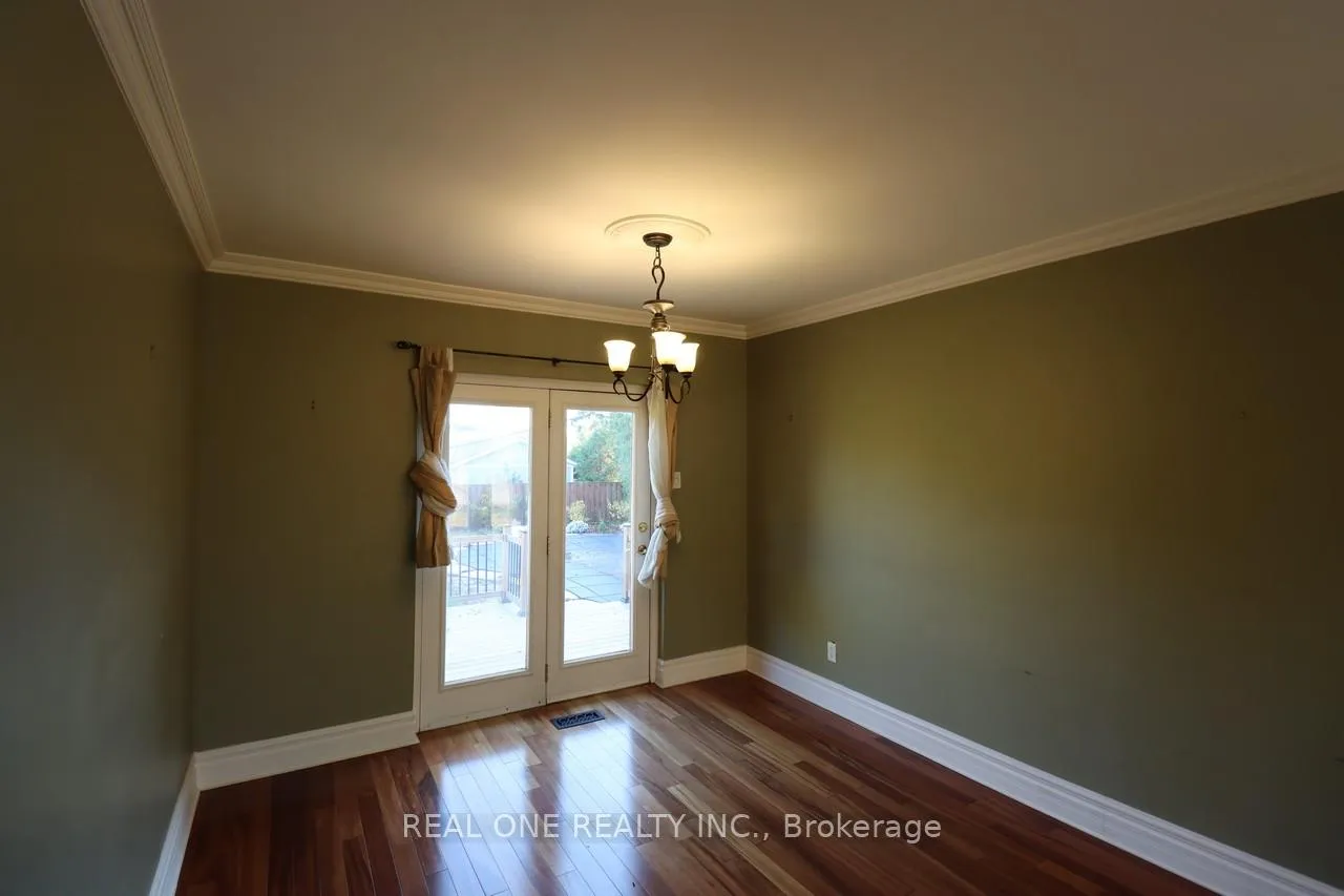 Photo 10 of 130 Mayfield Drive, Oakville, College Park — HOMEH