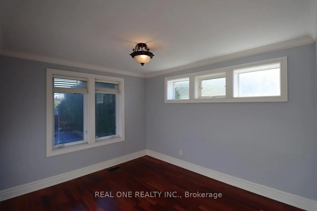 Photo 11 of 130 Mayfield Drive, Oakville, College Park — HOMEH