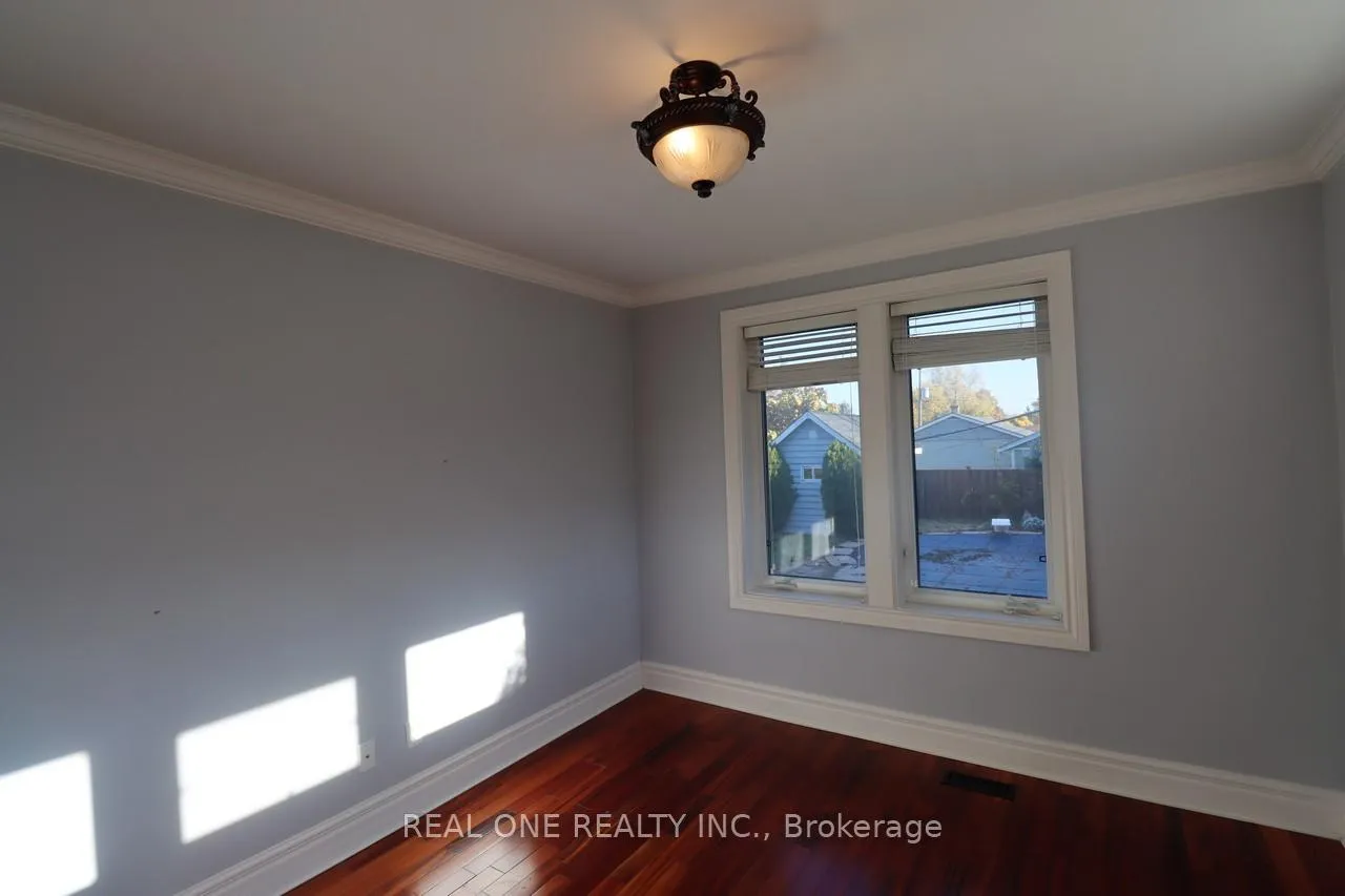Photo 12 of 130 Mayfield Drive, Oakville, College Park — HOMEH