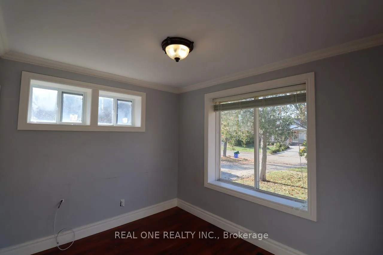 Photo 13 of 130 Mayfield Drive, Oakville, College Park — HOMEH