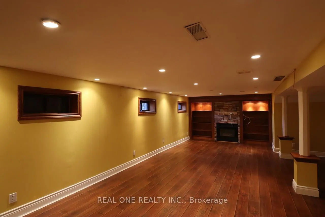 Photo 18 of 130 Mayfield Drive, Oakville, College Park — HOMEH