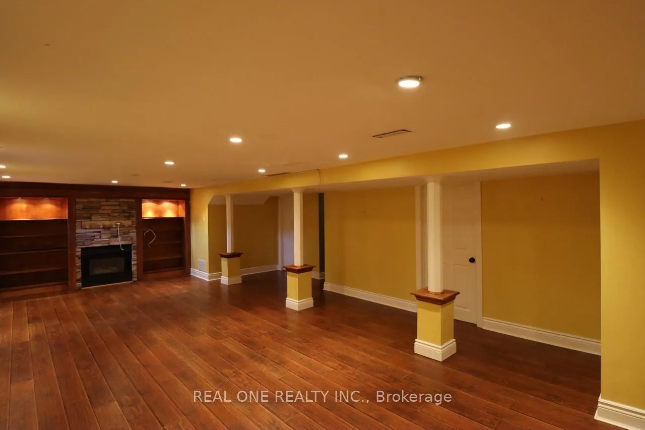 Photo 19 of 130 Mayfield Drive, Oakville, College Park — HOMEH