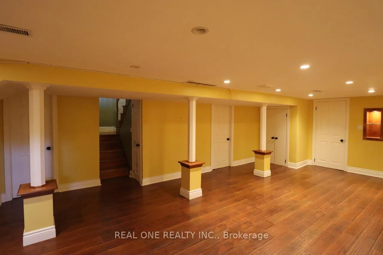 Photo 20 of 130 Mayfield Drive, Oakville, College Park — HOMEH
