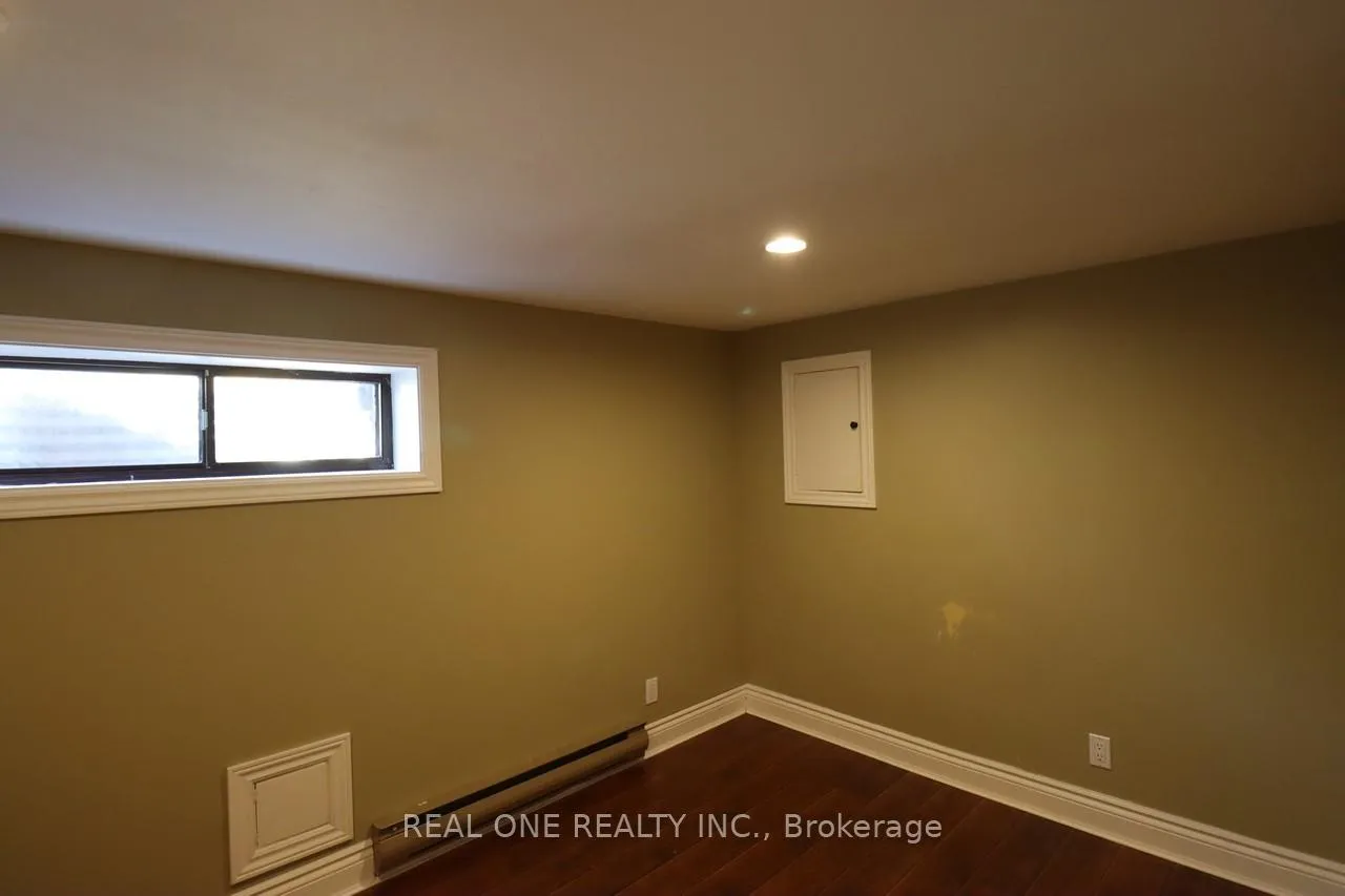 Photo 22 of 130 Mayfield Drive, Oakville, College Park — HOMEH