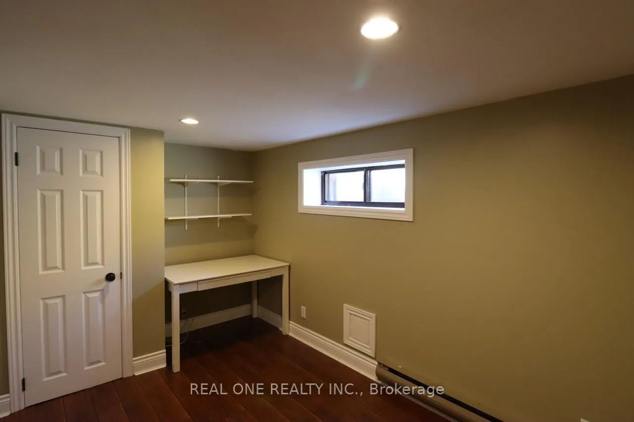 Photo 23 of 130 Mayfield Drive, Oakville, College Park — HOMEH