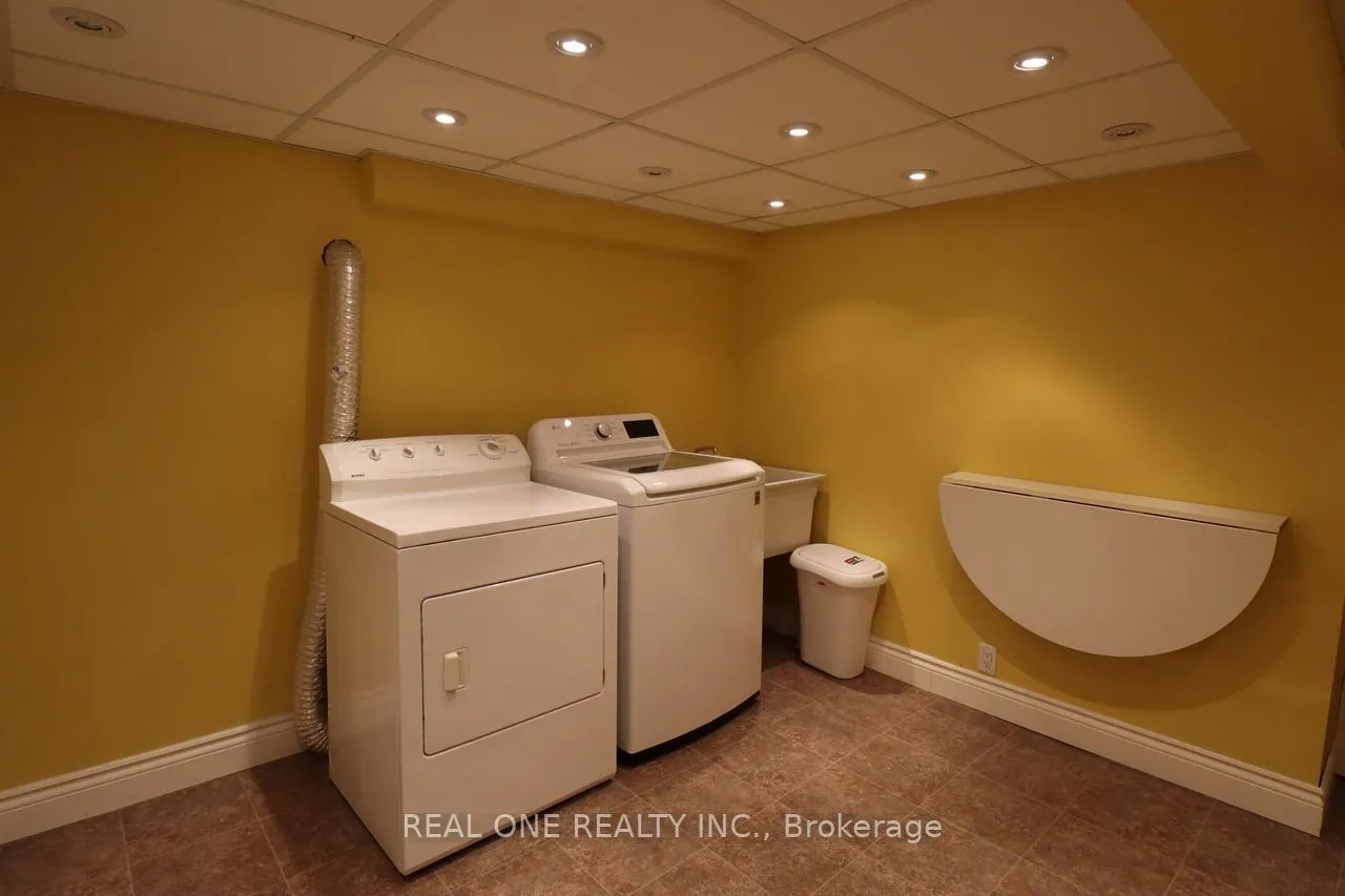 Photo 25 of 130 Mayfield Drive, Oakville, College Park — HOMEH