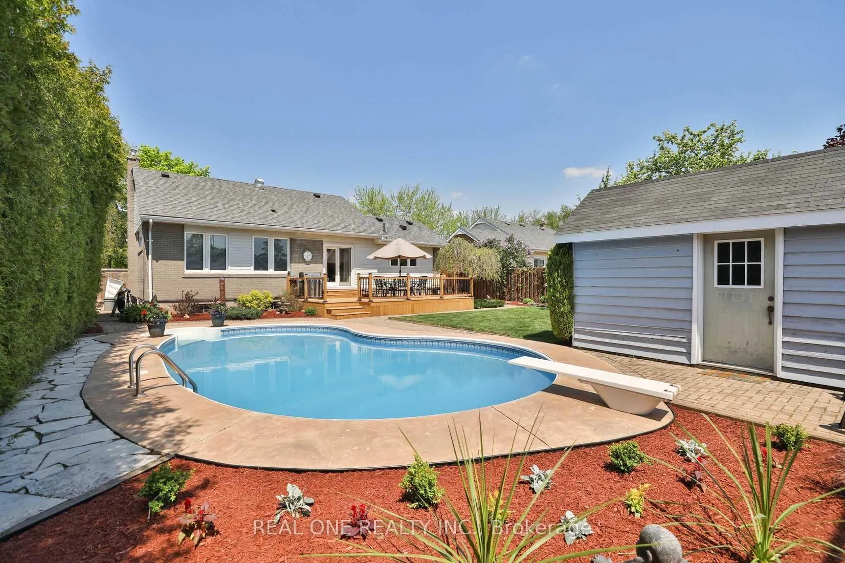 Photo 28 of 130 Mayfield Drive, Oakville, College Park — HOMEH