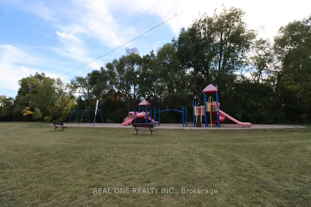 Photo 30 of 130 Mayfield Drive, Oakville, College Park — HOMEH