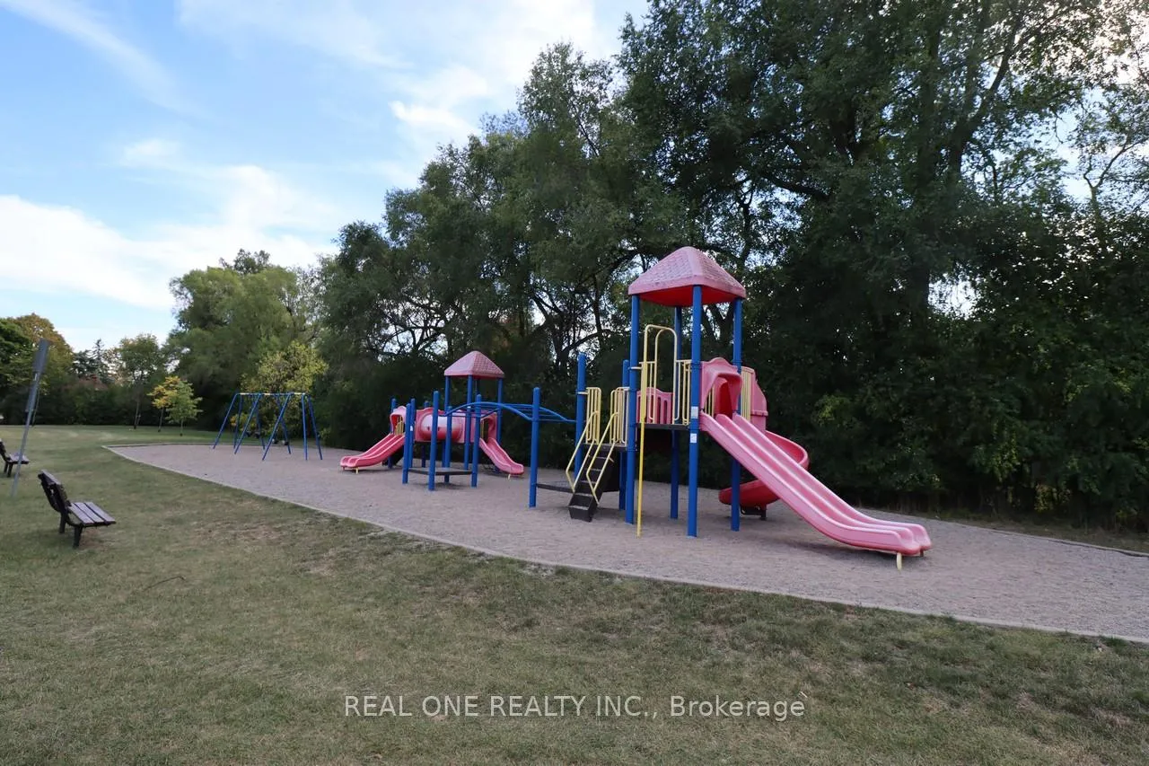 Photo 31 of 130 Mayfield Drive, Oakville, College Park — HOMEH