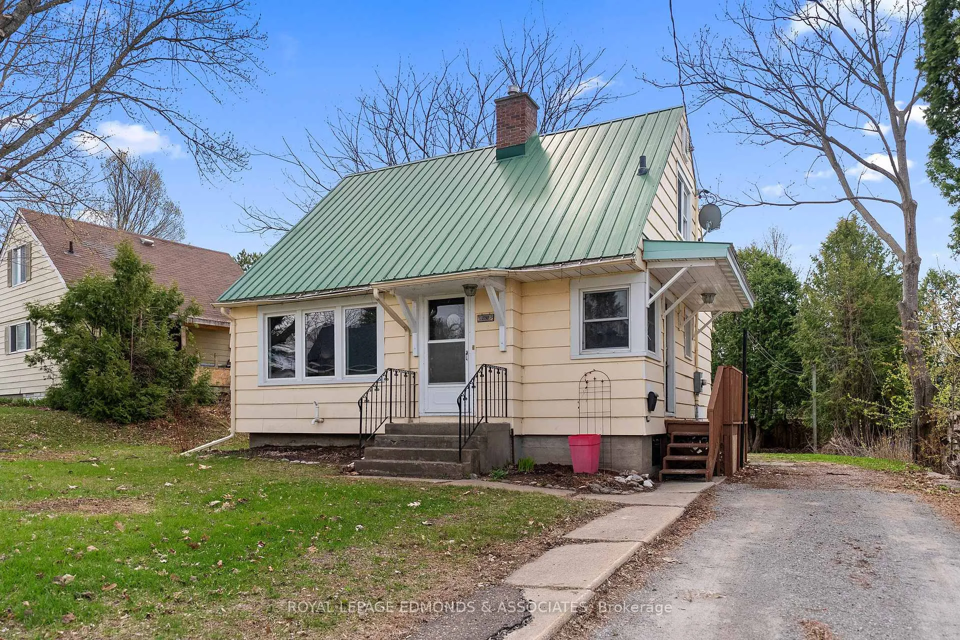 Photo 1 of 286 Chamberlain Street, Pembroke — HOMEH