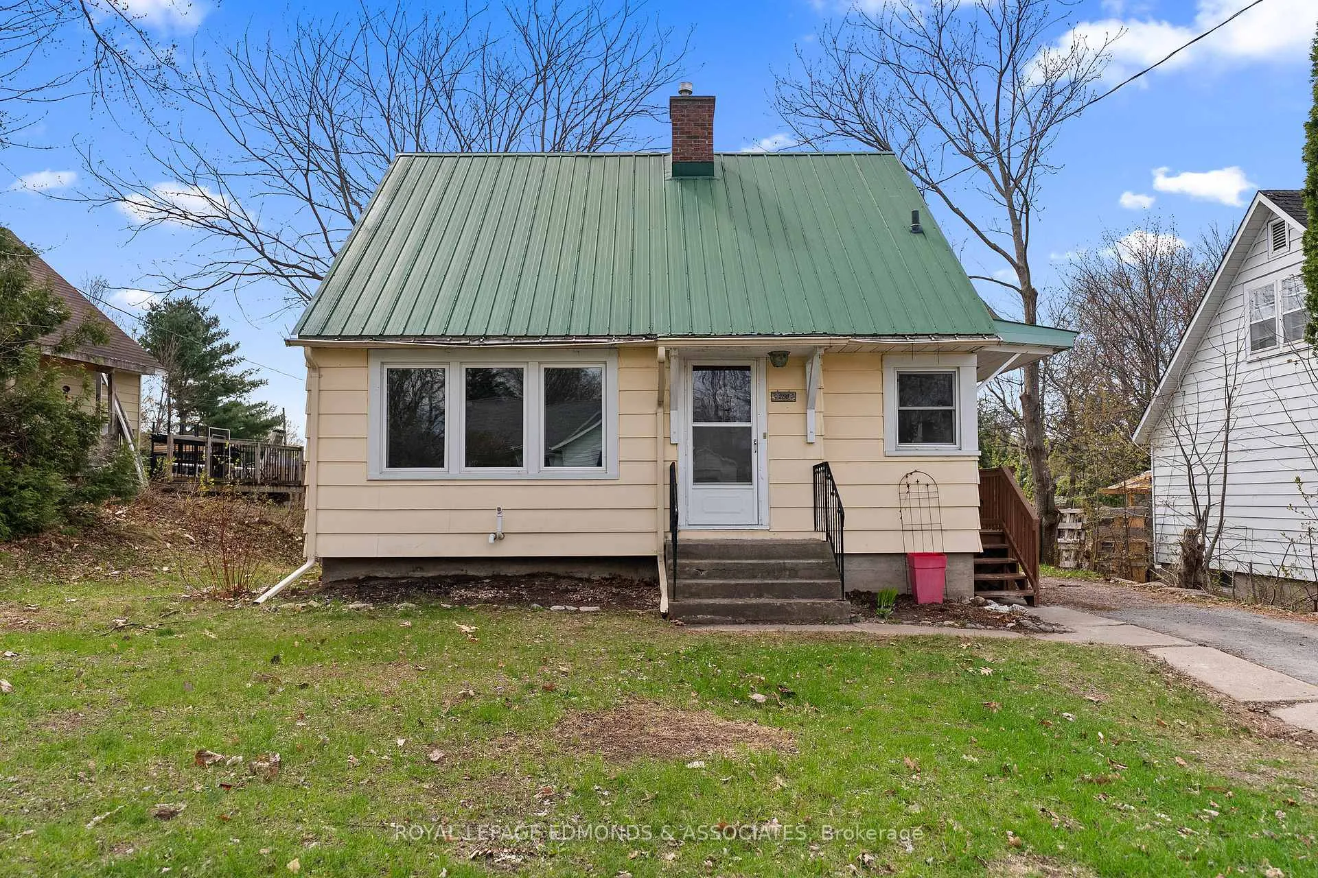 Photo 2 of 286 Chamberlain Street, Pembroke — HOMEH