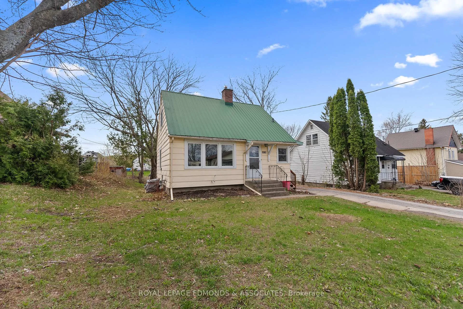 Photo 3 of 286 Chamberlain Street, Pembroke — HOMEH