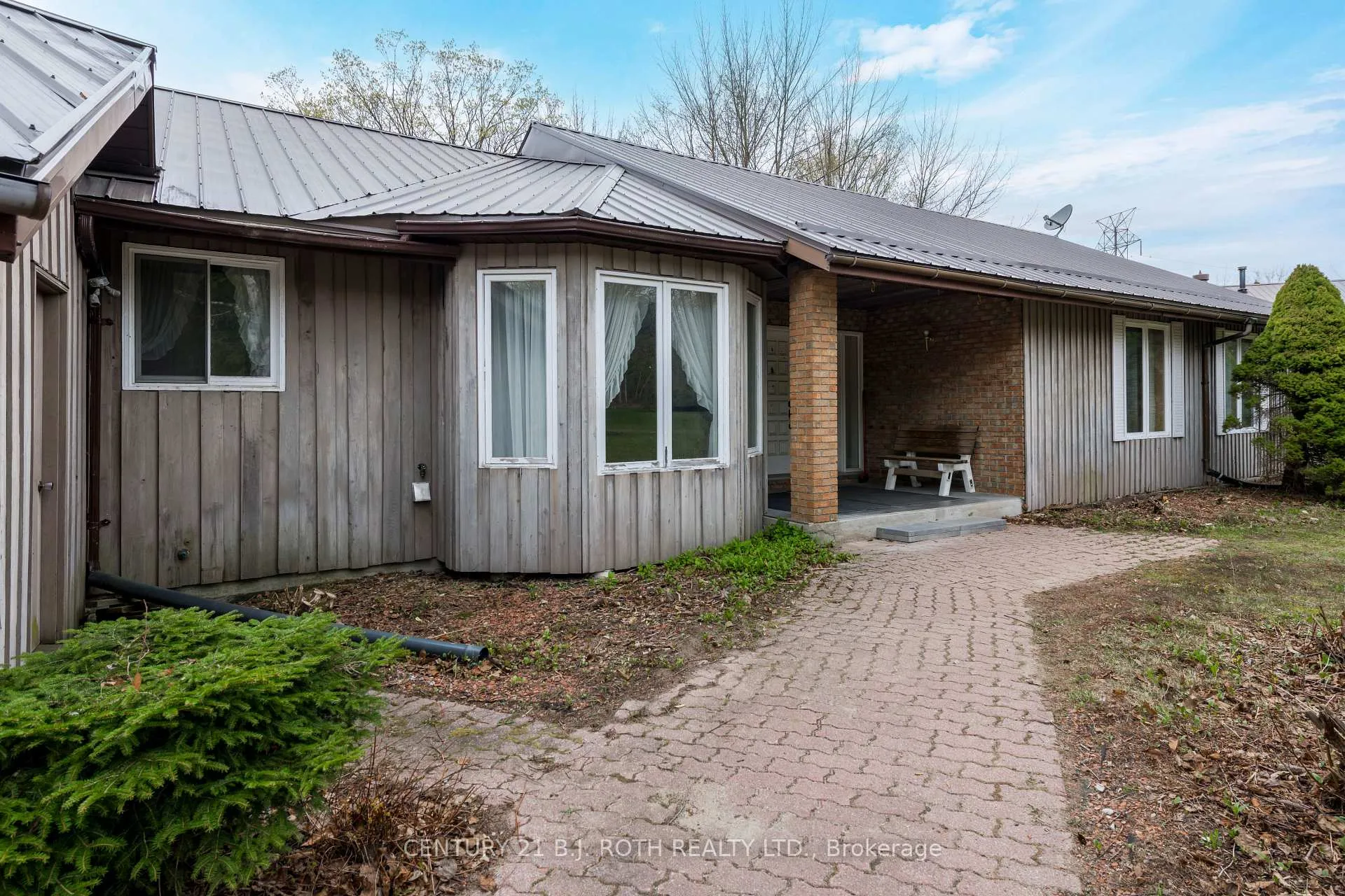 Photo 2 of 1056 Birchcliffe Crescent, Severn, Rural Severn — HOMEH