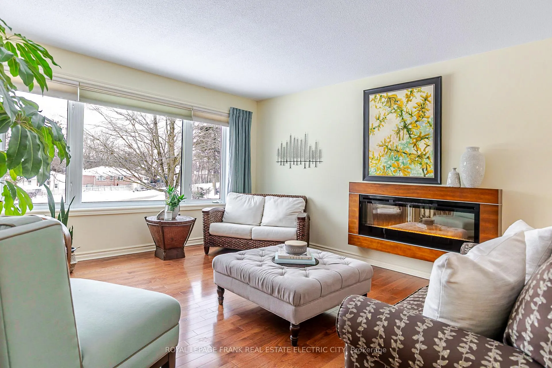 Photo 3 of 212 Gallagher Street, Peterborough, Northcrest Ward 5 — HOMEH
