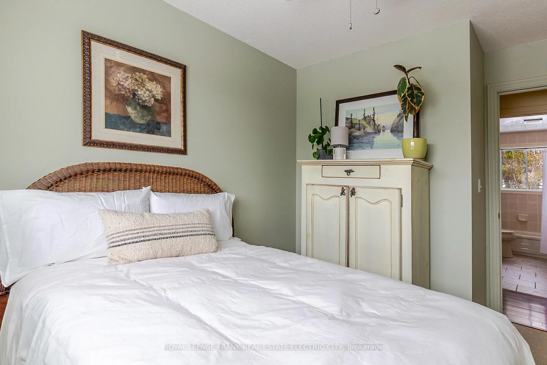 Photo 25 of 212 Gallagher Street, Peterborough, Northcrest Ward 5 — HOMEH