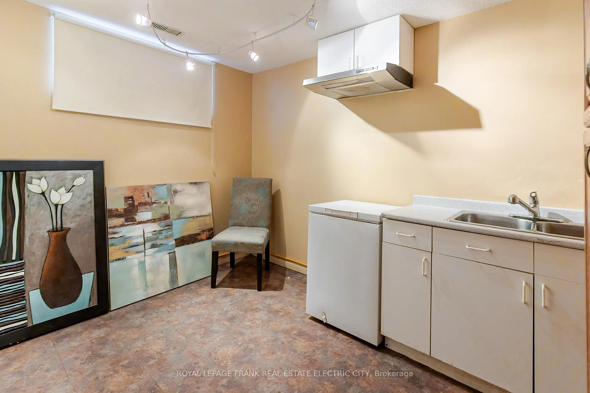 Photo 41 of 212 Gallagher Street, Peterborough, Northcrest Ward 5 — HOMEH