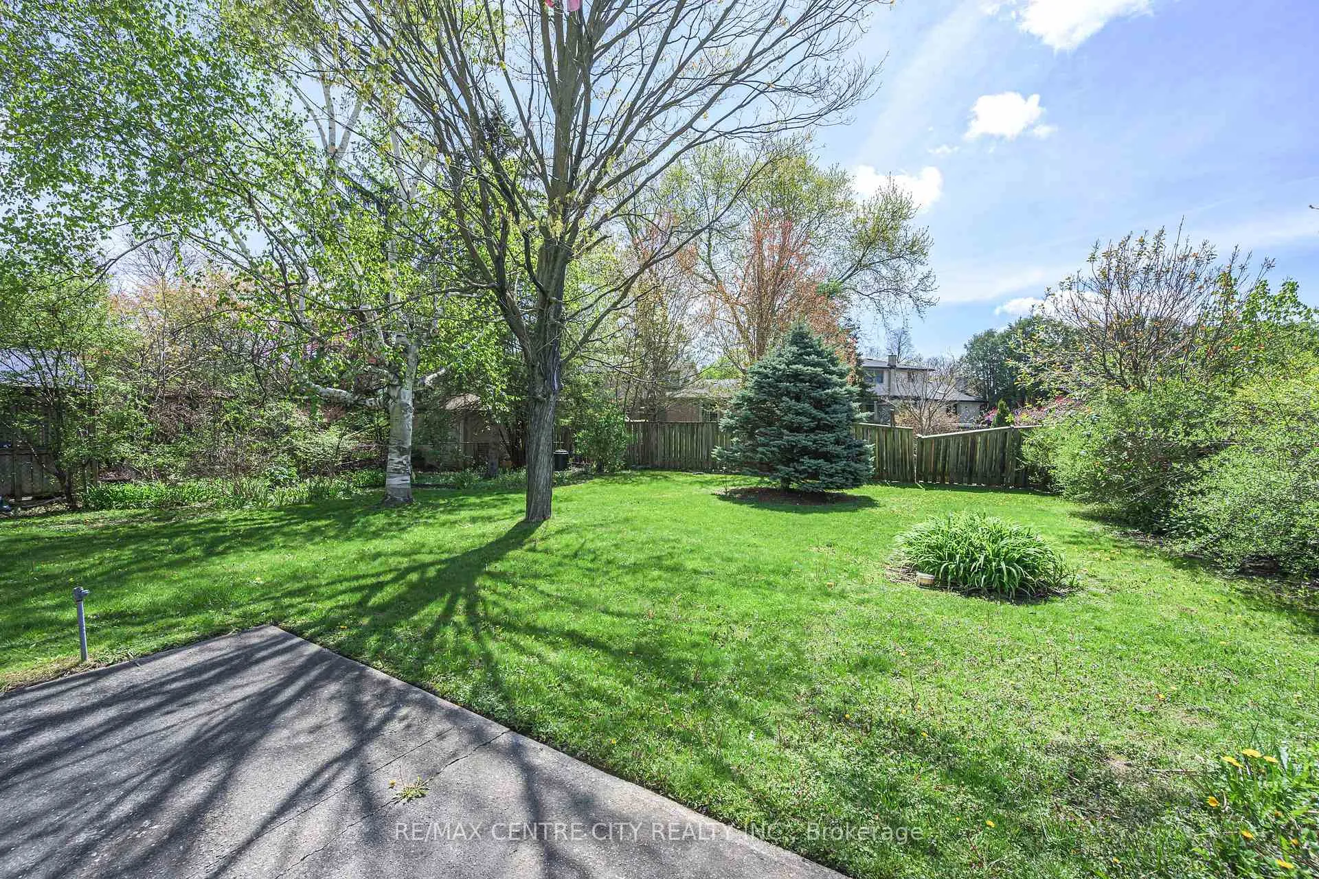 Photo 4 of 42 Annadale Drive, London, North J — HOMEH