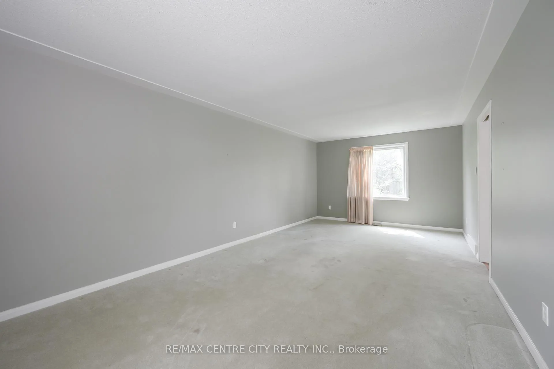 Photo 12 of 42 Annadale Drive, London, North J — HOMEH