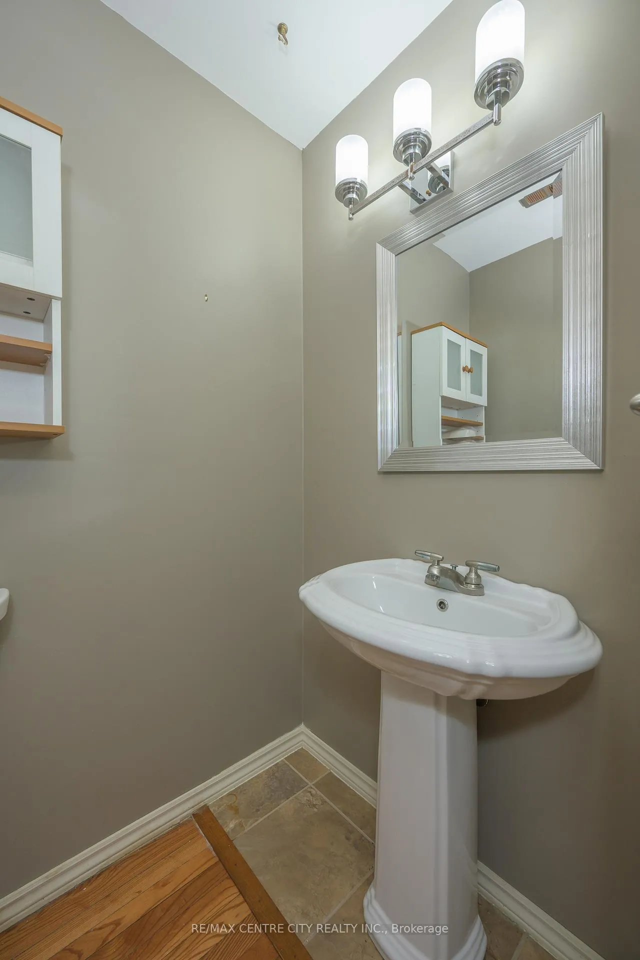 Photo 19 of 42 Annadale Drive, London, North J — HOMEH