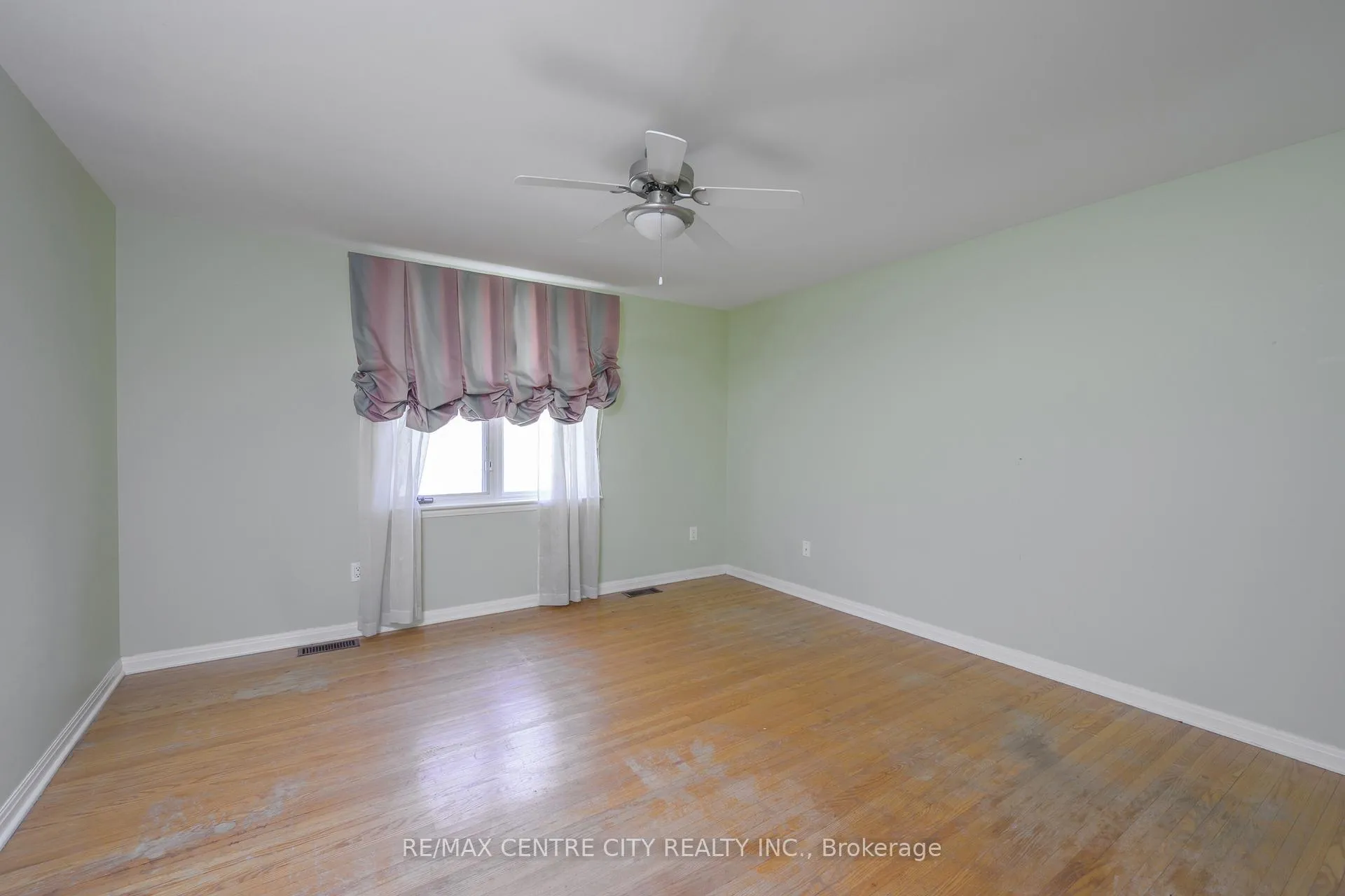 Photo 24 of 42 Annadale Drive, London, North J — HOMEH