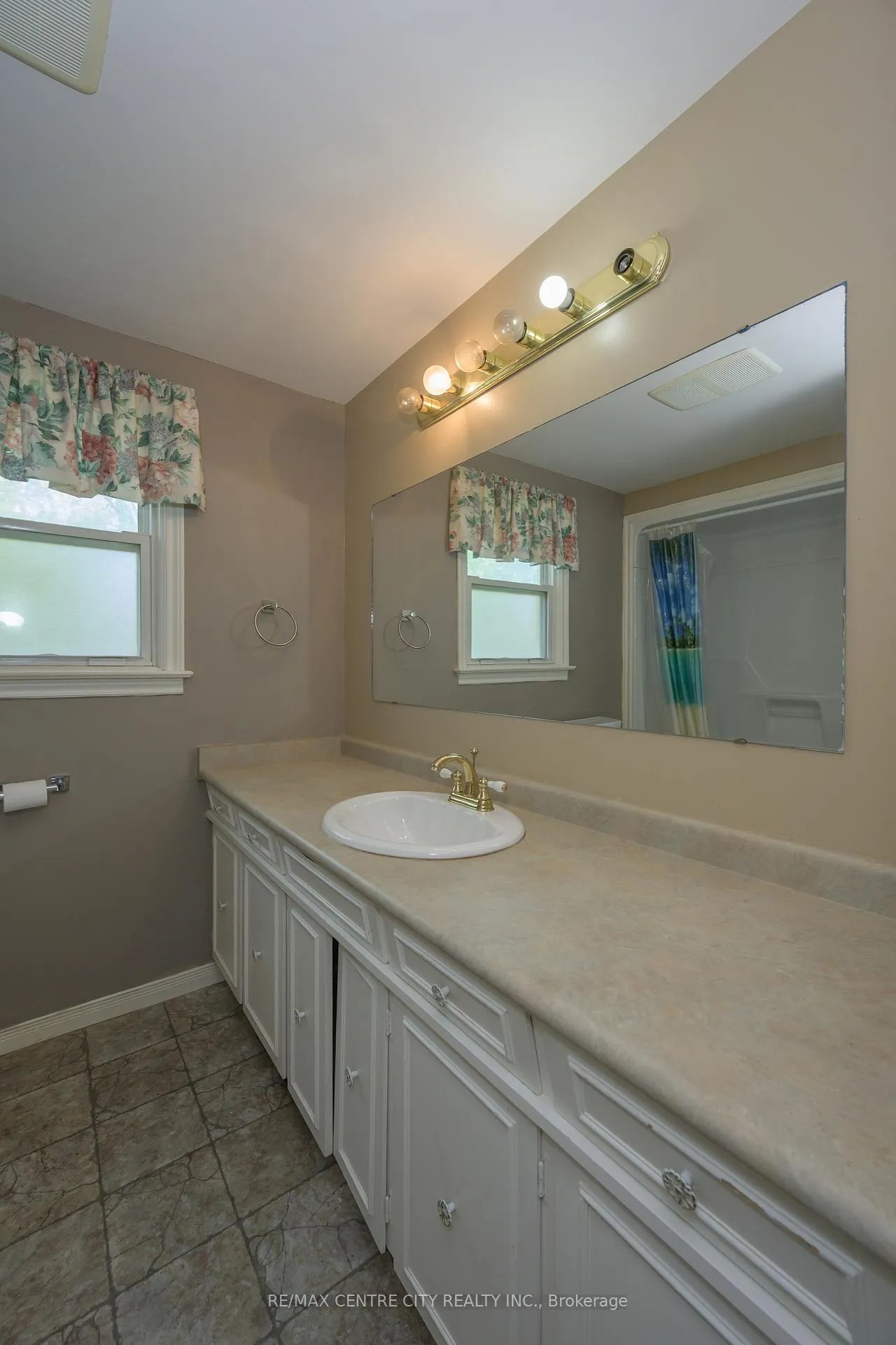 Photo 29 of 42 Annadale Drive, London, North J — HOMEH