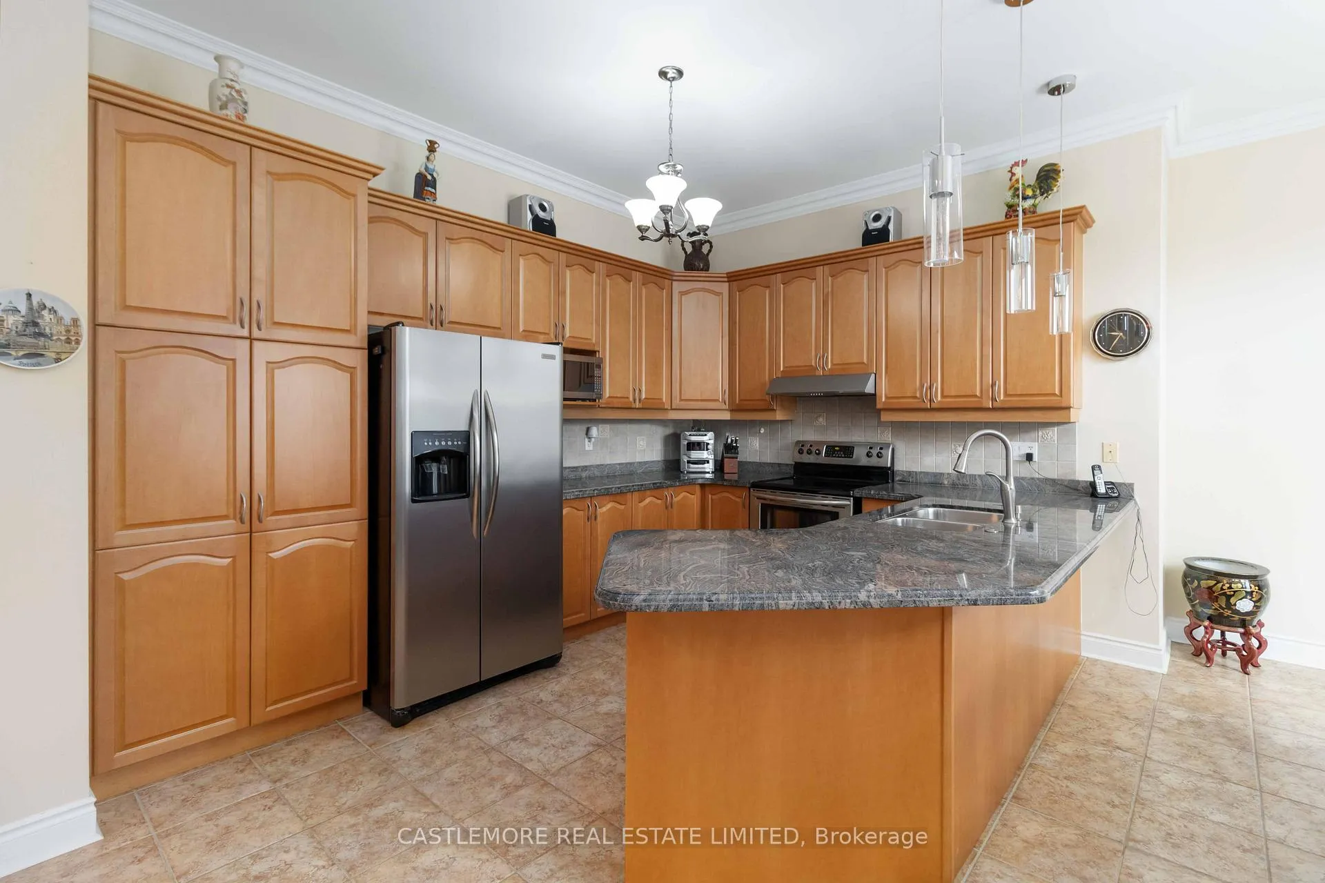Photo 4 of 39 Saint Hubert Drive, Brampton, Vales of Castlemore North — HOMEH